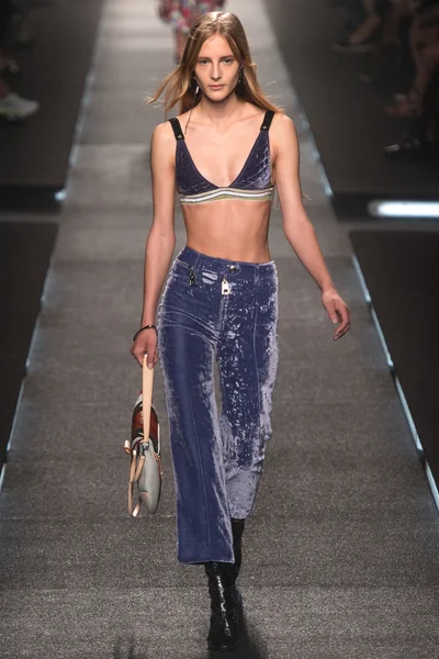 Look 43